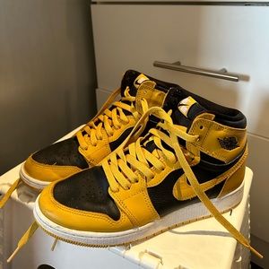 Pollen air Jordan’s size 7Y